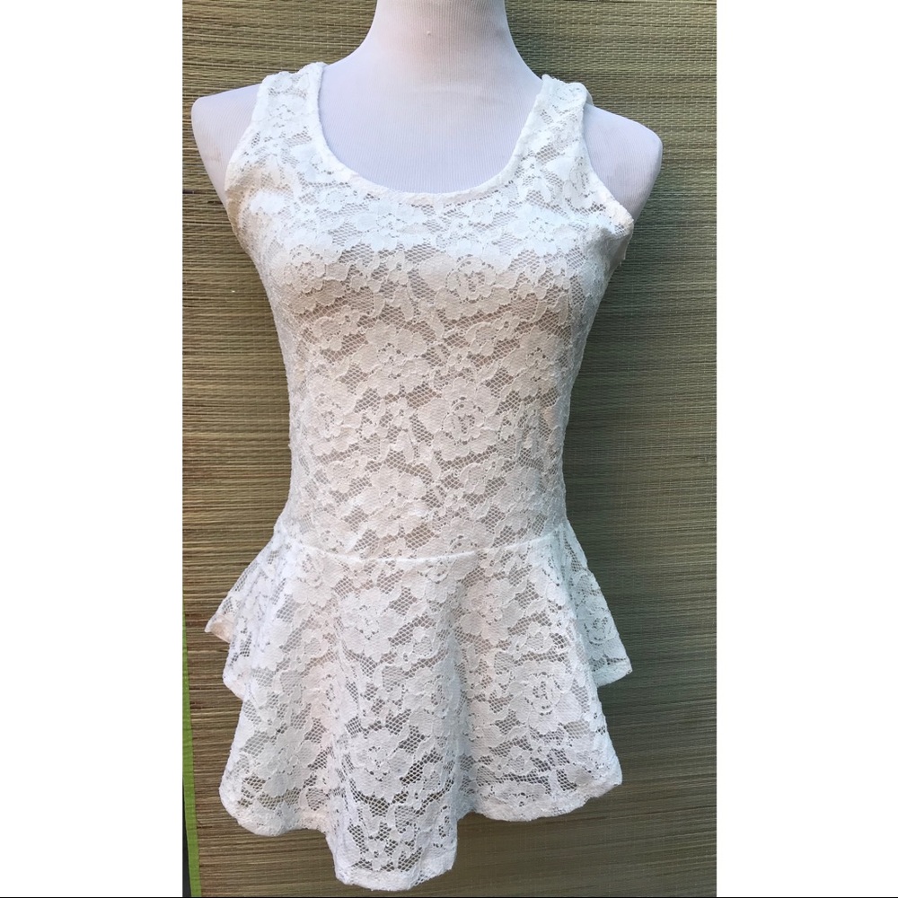 Lacey-white Hourglass-shape, scoop-neckline blouse
